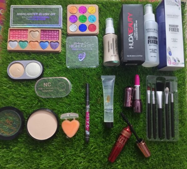 Fixer Gliters eyeshadow Mac eyeshadow kit Foundation Hyliter 2in1 Maskara Brushes Lipbalm Primer Lipstick Liner Compact in mac