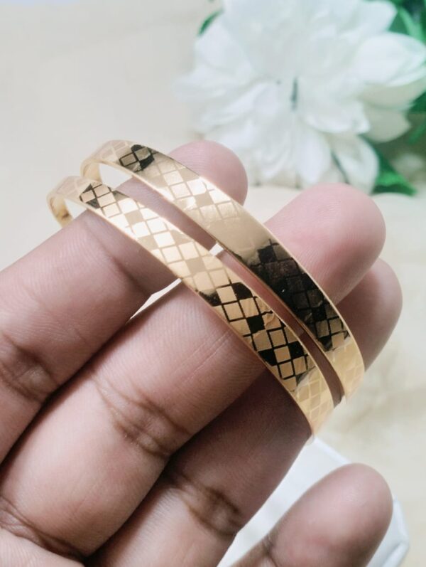 Cn Printed 2 pieces bangles gold plated